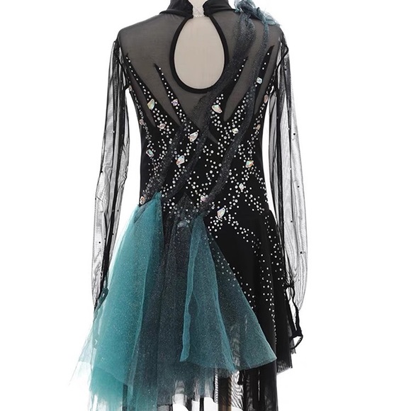 New Figure Skating Dress Size 12 (7~10T) with Hair Scrunchies (130~140cm) - Picture 2 of 5